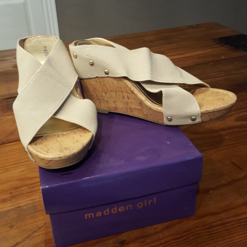 Madden Girl Nautic Wedge, size 8.5